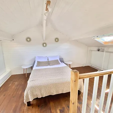 Apartman A 150 M De La *