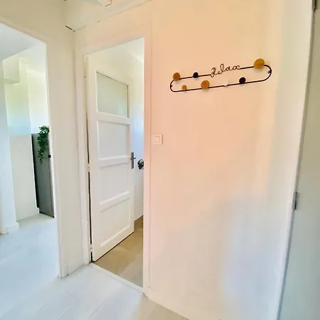 A 150 M De La *