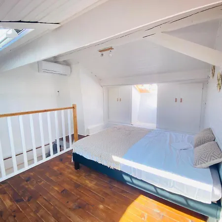 Apartman A 150 M De La *