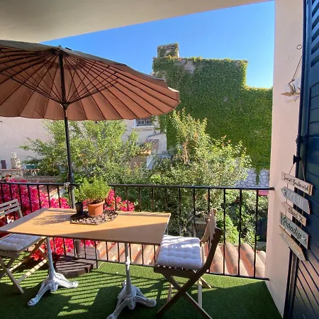 A 150 M De La Apartment *